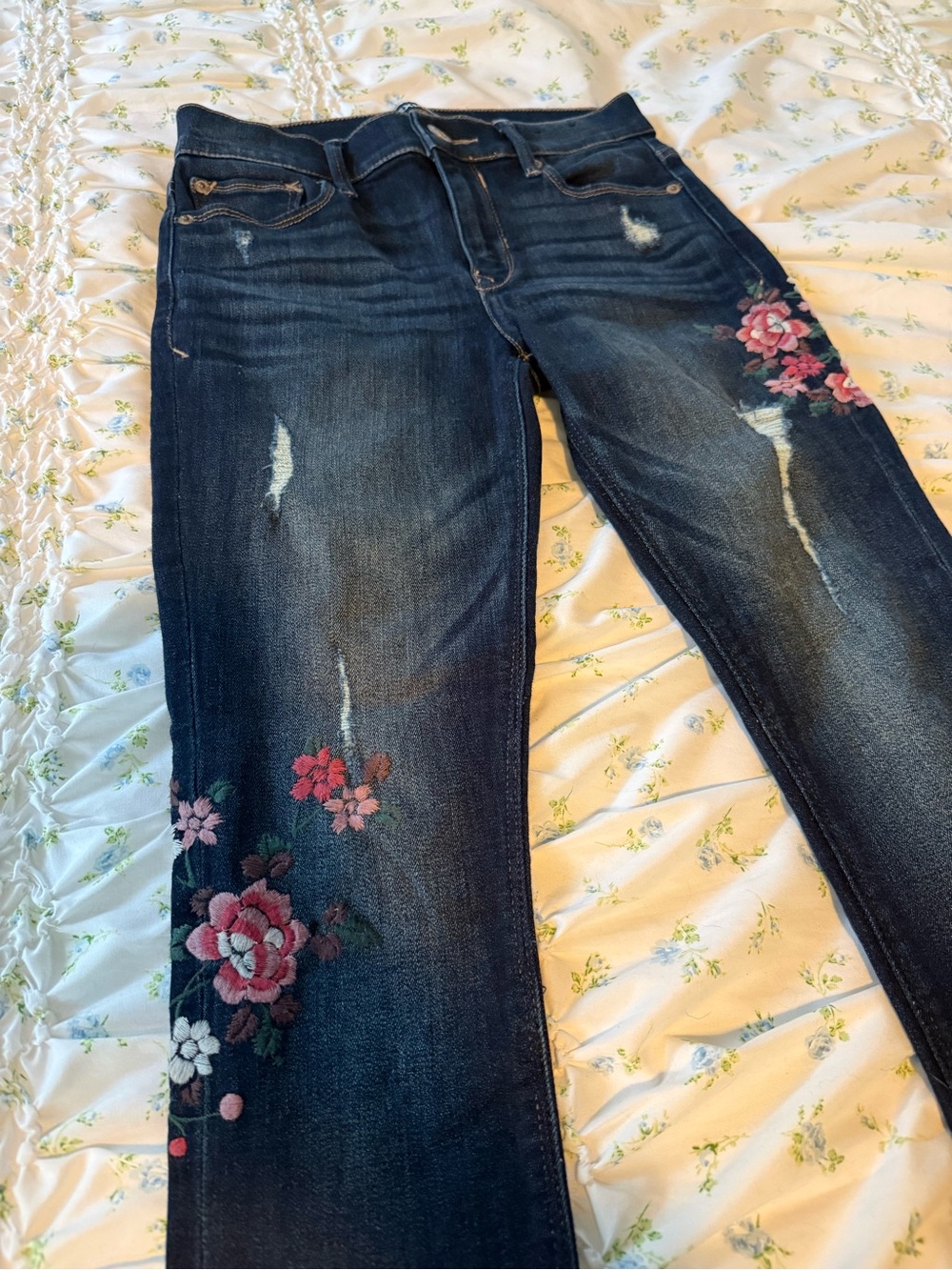 NWOT Express Dark Wash Mid Rise Jeggings with Pink Floral Embroidery *2 SHORT*